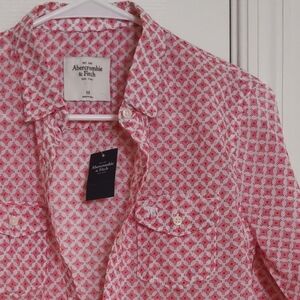 NWT women Abercrombie & Fitch casual button down shirt pink patterned